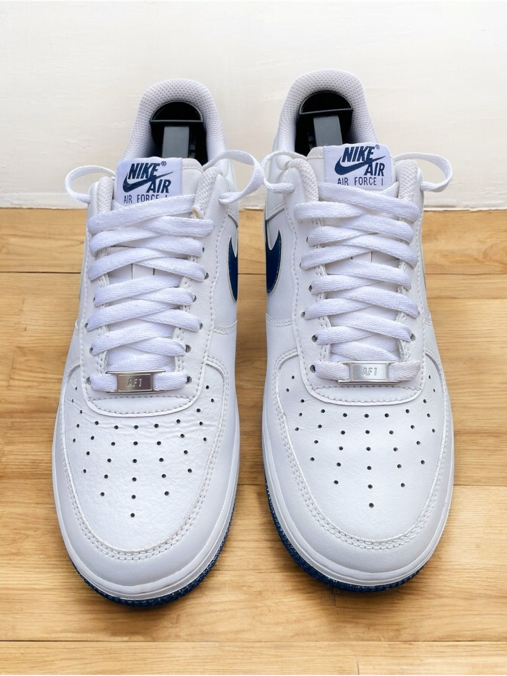 Nike Air Force 1 Men’s Sneakers White Blue Size US 8 EUR 41 CM 26 Authentic - Picture 4 of 10